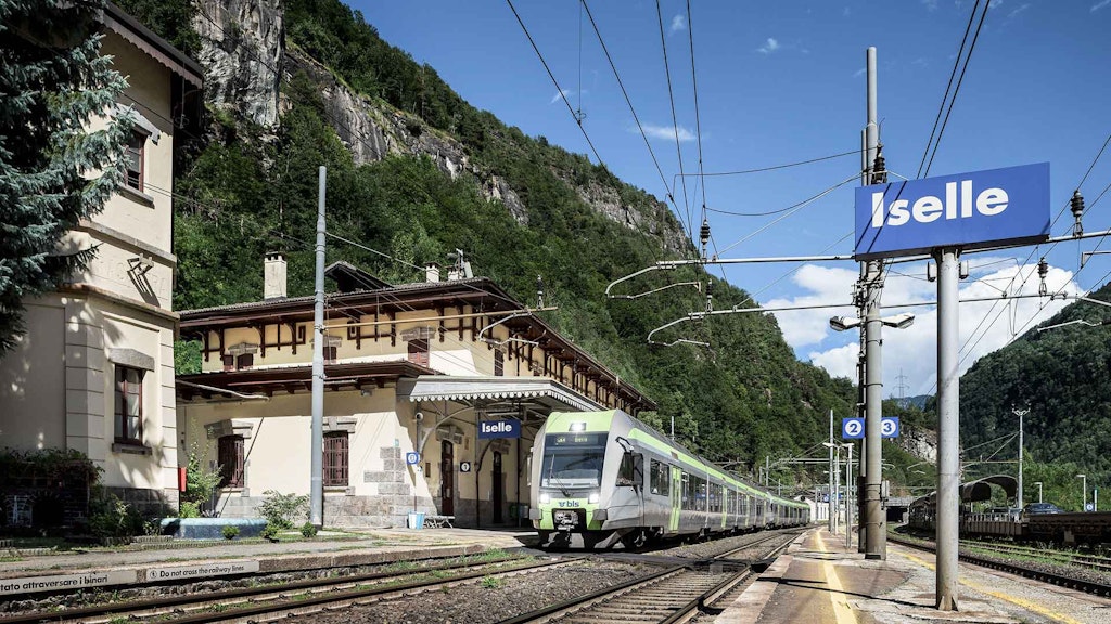 Un train du BLS à Iselle