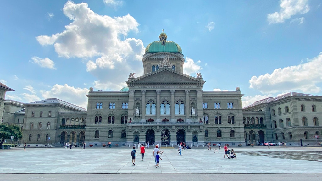 Das Bundeshaus mit dem Bundesplatz