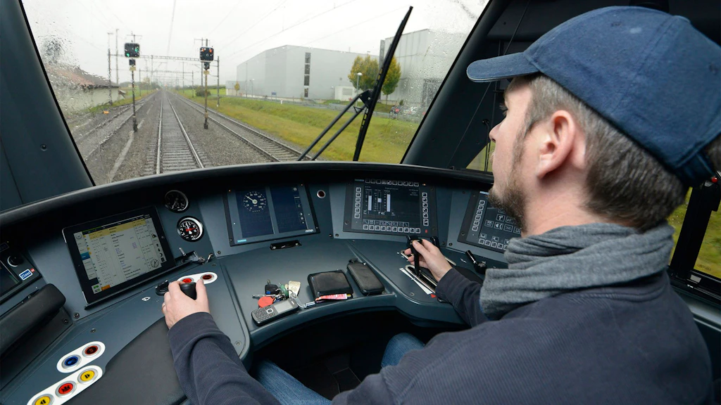 Triebfahrzeugführender im Führerstand