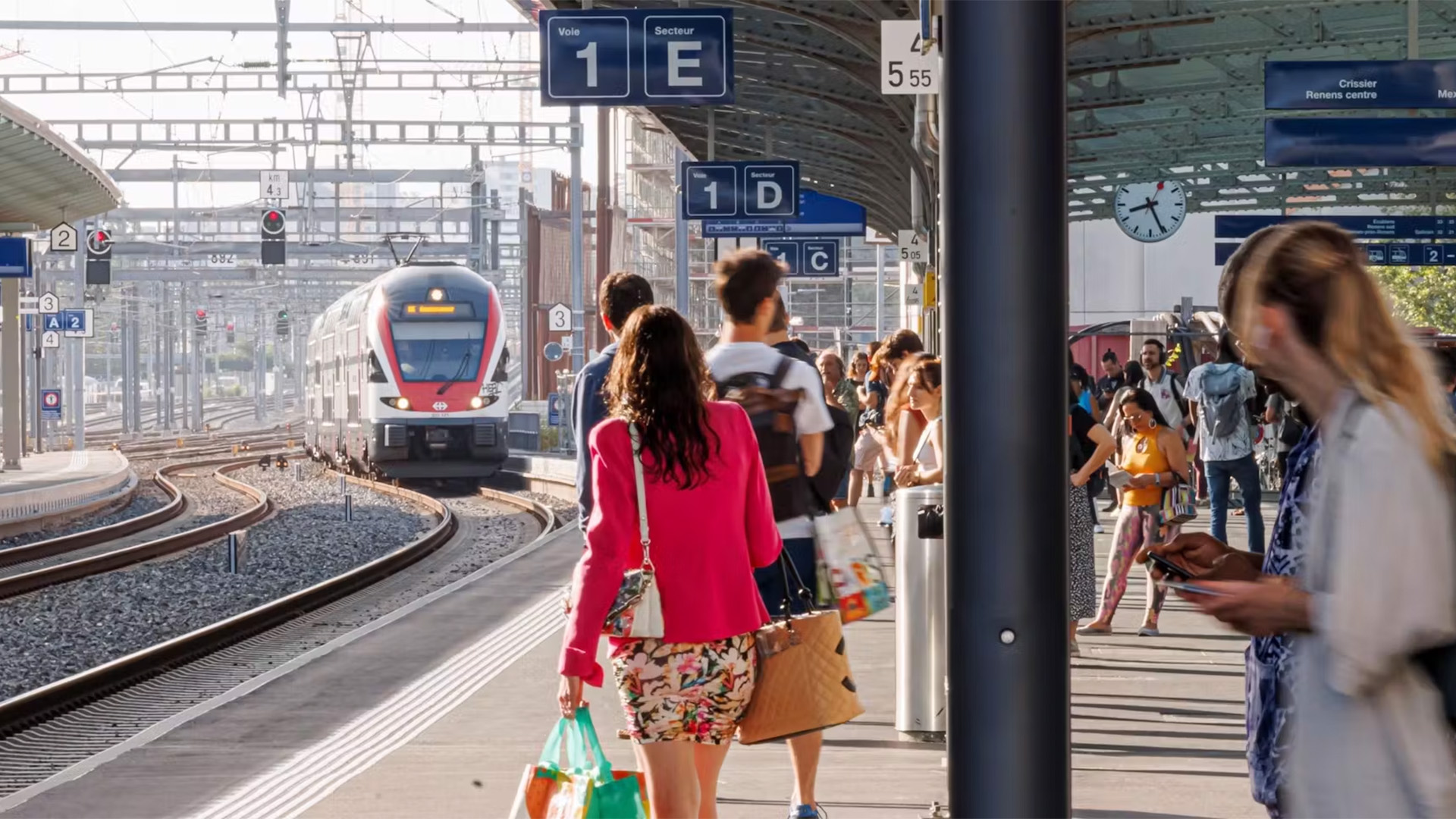 A train passing by the Eppenberg Tunnel construction site.