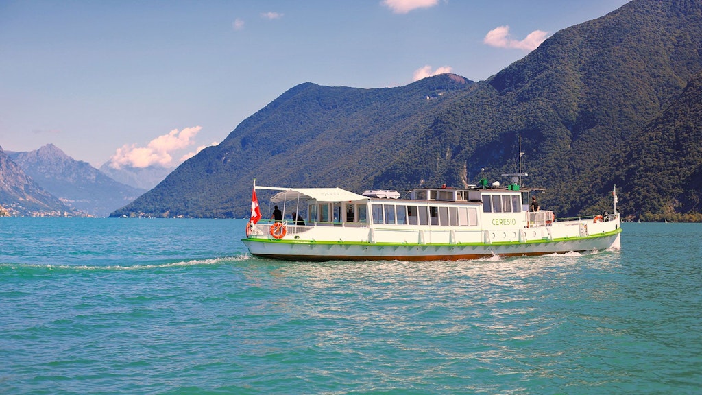 Le bateau électrique Ceresio naviguant sur le lac de Lugano