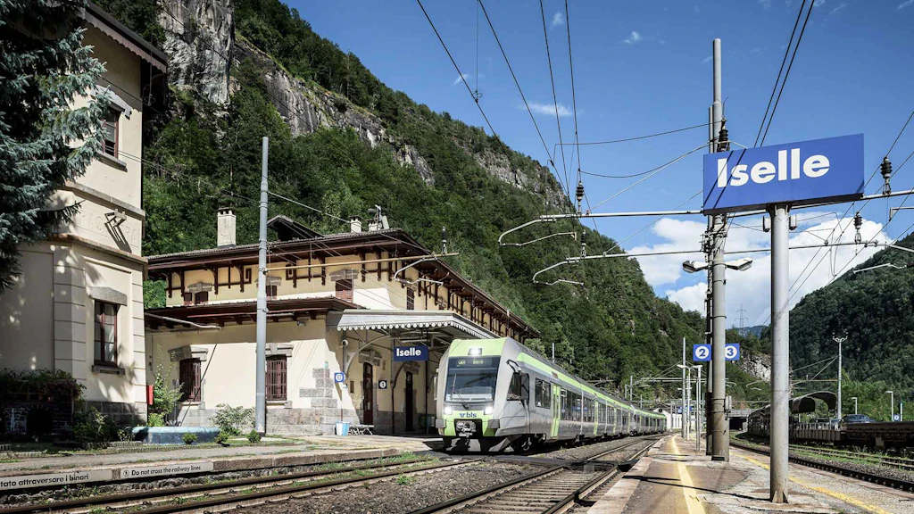 Un train du BLS à Iselle