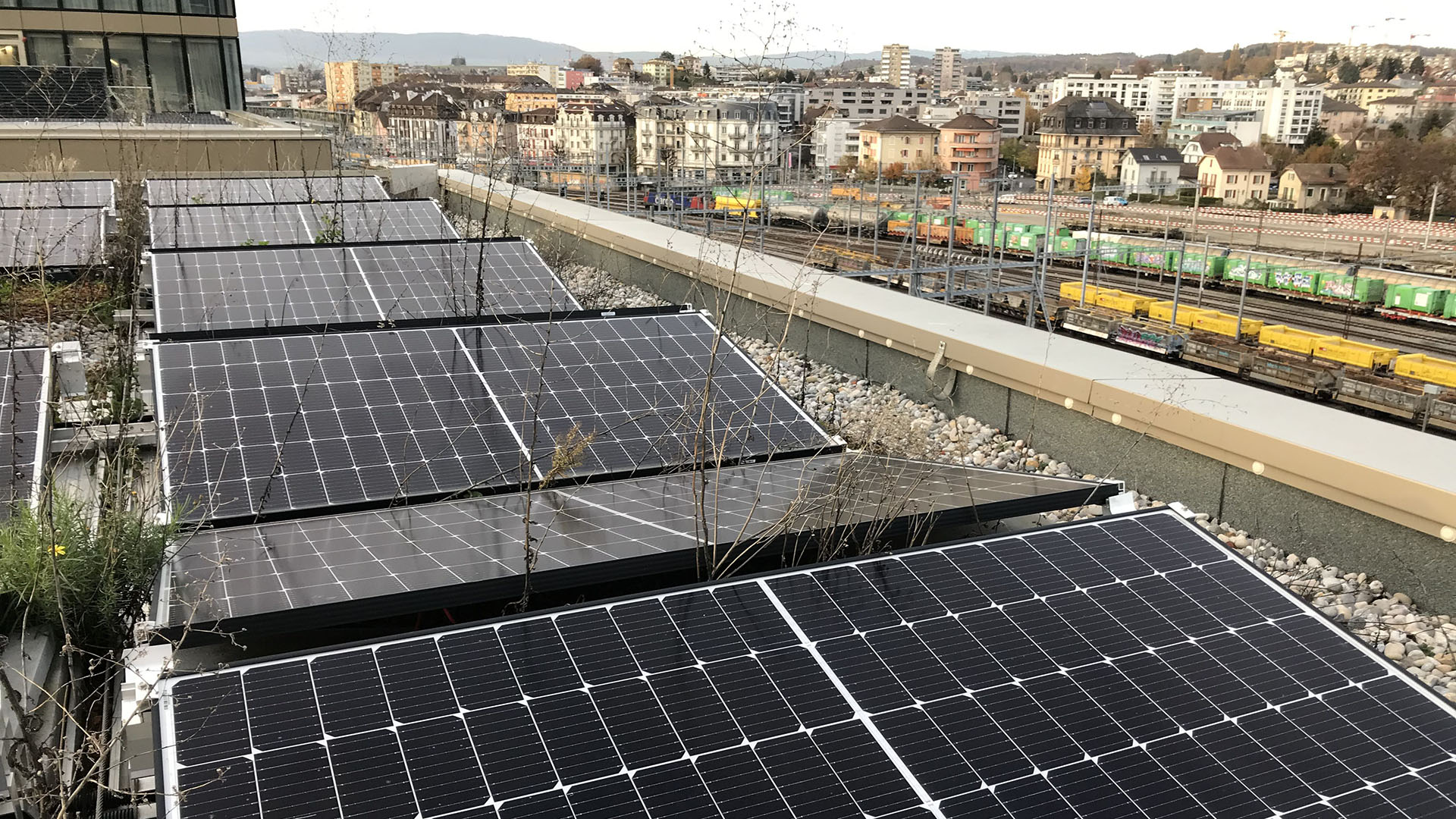 Installation photovoltaïque en gare de Renens.